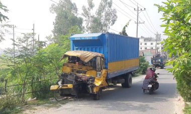 টাঙ্গাইলে লরির সঙ্গে সংঘর্ষে কাভার্ড ভ্যানের চালক-হেলপার নিহত