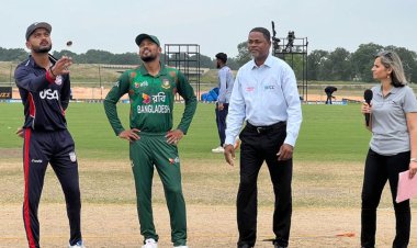 টসে জিতে বোলিংয়ে বাংলাদেশ