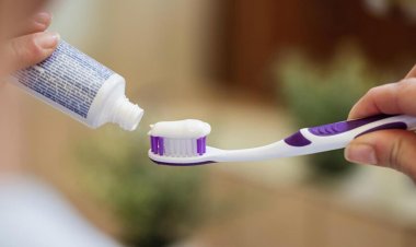 রান্নাঘর পরিষ্কারে টুথপেস্টের এই ব্যবহারগুলো জানতেন?