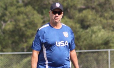 বাংলাদেশ অনেক ভালো দল, আপনারা তাদের চাপে রাখেন : স্টুয়ার্ট ল