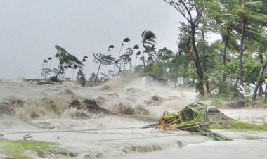 দুর্বল হয়ে ঘূর্ণিঝড়ে পরিণত হয়েছে ‘রেমাল’
