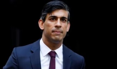 নির্বাচনের আগেই সংকটে বৃটেনের প্রধানমন্ত্রী ঋষি সুনাক, ইস্তফা দিলেন ৭৮ জন এমপি