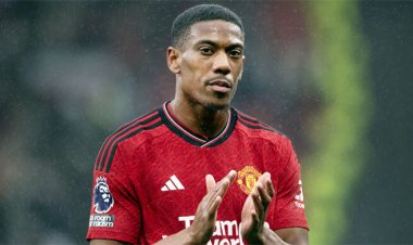  ৯ বছর পর ম্যানইউ থেকে বিদায় নিচ্ছেন মার্শাল   