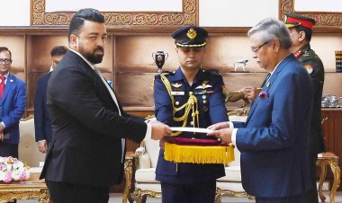 রাষ্ট্রপতির কাছে তিন অনাবাসিক রাষ্ট্রদূতের পরিচয়পত্র পেশ