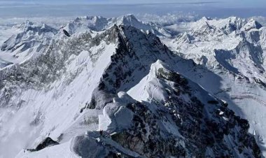  এভারেস্ট জয় করতে গিয়ে ভারতীয় পর্বতারোহীর মৃত্যু   