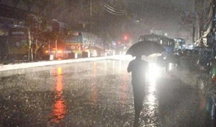 তীব্র তাপদাহে ফের ঢাকায় স্বস্তির বৃষ্টি
