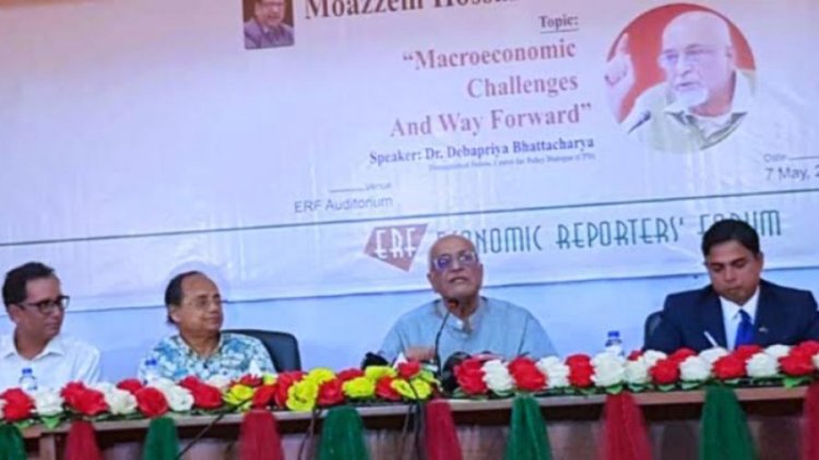 বাংলাদেশ ব্যাংকে সাংবাদিক প্রবেশ বন্ধকে ‘ডাল মে কুচ কালা’ বললেন ড. দেবপ্রিয়