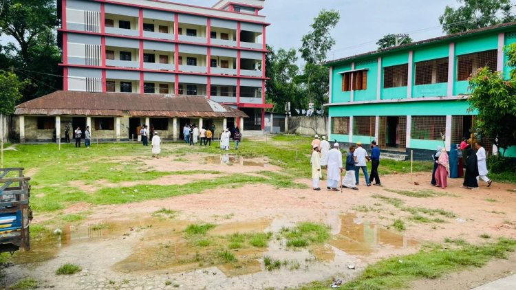 ফুলগাজীতে জাল ভোট দিতে গিয়ে আটক ৫
