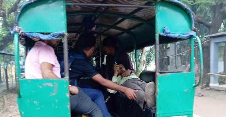 কালুরঘাটে টেম্পোর ধাক্কায় পা ভাঙলো বৃদ্ধের