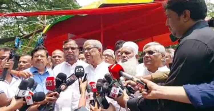 বিভাজন থেকে বেরিয়ে গণতন্ত্র প্রতিষ্ঠার জন্য কাজ করা উচিত: ফখরুল