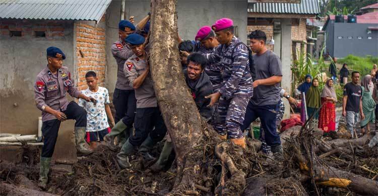 ইন্দোনেশিয়ায় বন্যায় ৫৮ জনের প্রাণহানি