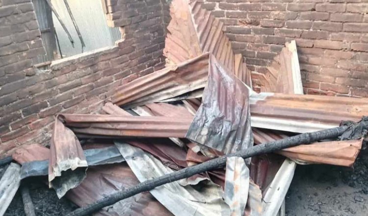 কষ্টের তৈরি ঘর পুড়ে ছাই, পরিবার নিয়ে খোলা আকাশের নিচে লতিফ
