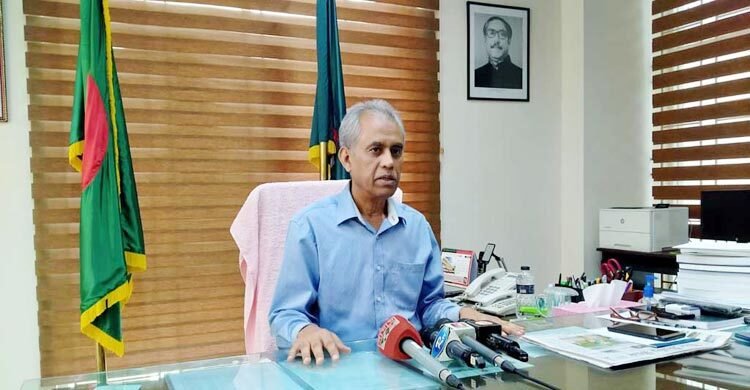 ভোটাররা রাজনৈতিকভাবে বিভক্ত হওয়ায় উপস্থিতি কম: ইসি আলমগীর