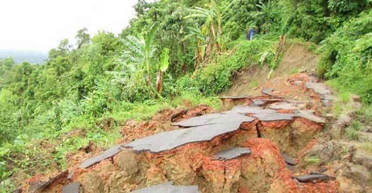 ঘূর্ণিঝড় রিমাল: অতি ভারী বৃষ্টিতে ভূমিধসের শঙ্কা