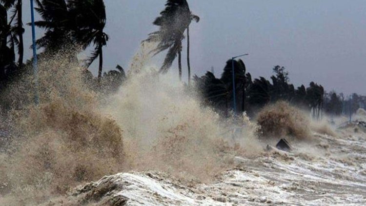 রেমালের ভয়ঙ্কর ছোবল উপকূলে