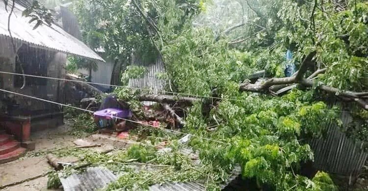 ভোলায় ঝড়ের সময় ঘরচাপা পড়ে এবার শিশুর মৃত্যু