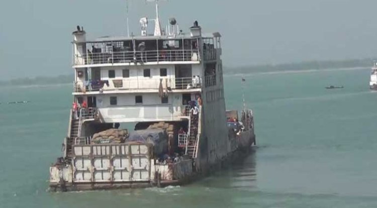 ৩৬ ঘণ্টা পর দৌলতদিয়া-পাটুরিয়া নৌরুটে ফেরি চলাচল শুরু