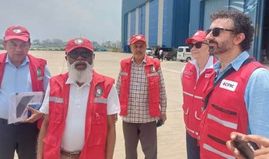  রিমালে ক্ষতিগ্রস্ত এলাকা ঘুরে দেখলেন আইএফআরসি প্রেসিডেন্ট