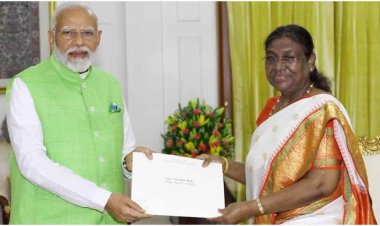 পদত্যাগ করলেন নরেন্দ্র মোদি