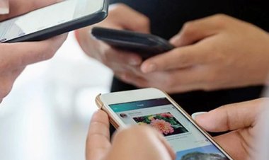 মোবাইলে কথা বলা এবং ইন্টারনেট দুটোরই খরচ বাড়ল