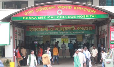  কেমিকেল ড্রামে লিকেজ ঢাকায় বেড়াতে এসে বিষাক্ত গ্যাস নিঃসরণে প্রাণ গেলো পথচারীর