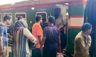 কমলাপুর থেকে বিলম্বে ছাড়ছে ট্রেন, যাত্রীদের ভোগান্তি