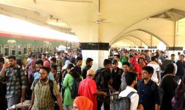 রাজধানী ছাড়ছেন নগরবাসী