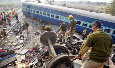 দার্জিলিংয়ে ট্রেনের মুখোমুখি সংঘর্ষ