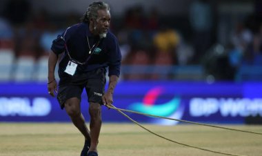 তৃতীয়বারের মতো বৃষ্টির হানা, ফের খেলা বন্ধ