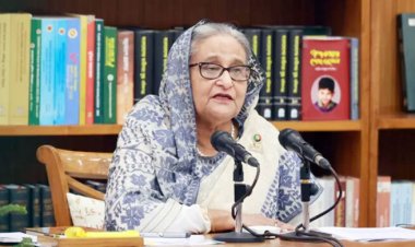  ভারত সফর নিয়ে প্রধানমন্ত্রীর সংবাদ সম্মেলন চলছে