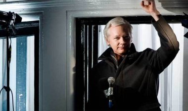  অবশেষে মুক্তি পেলেন জুলিয়ান অ্যাসাঞ্জ