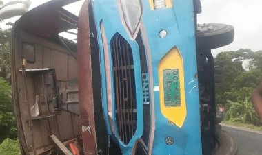  ফরিদপুরে চলন্ত বাস উল্টে প্রাণ গেলো সুপারভাইজারের