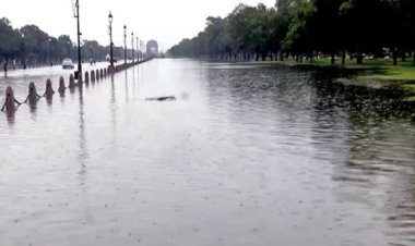 দিল্লিতে রেকর্ড বৃষ্টিতে ১১ জনের মৃত্যু