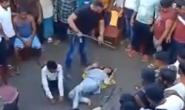 পশ্চিমবঙ্গে নারীকে প্রকাশ্যে নির্যাতন তৃণমূল নেতার!