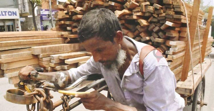 ভ্যাপসা গরমে জনজীবনে ভোগান্তি