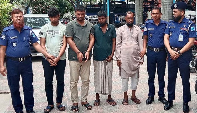 নারায়ণগঞ্জে র্যাব পরিচয়ে ৫২ লাখ টাকা ছিনতাই, গ্রেপ্তার ৪, প্রাইভেটকার জব্দ