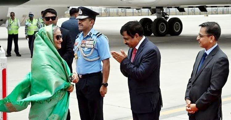 মোদীর শপথ অনুষ্ঠানে যোগ দিতে নয়াদিল্লী পৌঁছেছেন প্রধানমন্ত্রী