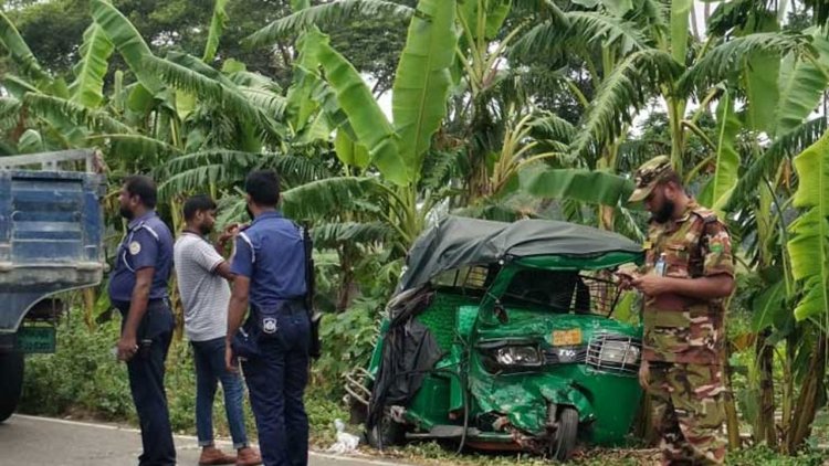 বরিশাল মহাসড়কে ত্রিমুখী সংঘর্ষ, নিহত ২