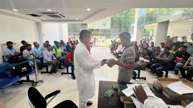 মালয়েশিয়ায় বাংলাদেশ হাইকমিশনে সরাসরি পাসপোর্ট বিতরণ ও গণশুনানি