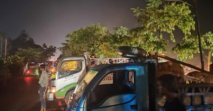 মিরসরাই ঢাকা-চট্টগ্রাম মহাসড়কে ৮ কিলোমিটার যানজট