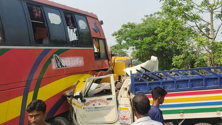 বরিশালের সড়কে ঝরল ৪ প্রাণ