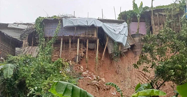 রোহিঙ্গা ক্যাম্পে পাহাড়ধসে নিহত ৯