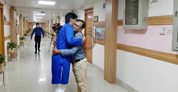 টানা ৫ দিনের ছুটি শেষে খুলেছে অফিস-আদালত, চলছে নতুন সূচিতে