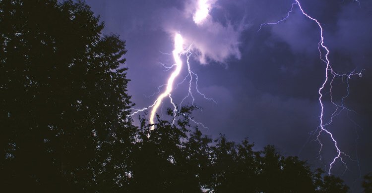 নদীতে মাছ শিকারের সময় বজ্রপাতে জেলের মৃত্যু