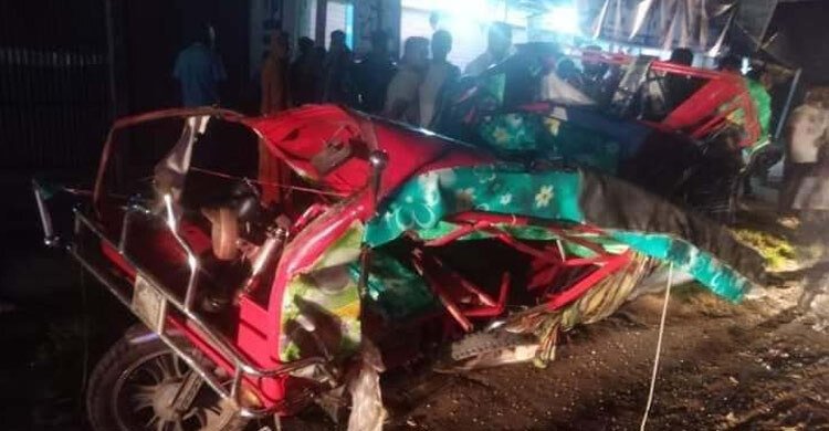 ঈদে বেড়াতে এসে বাসচাপায় ইজিবাইকের ২ যাত্রী নিহত