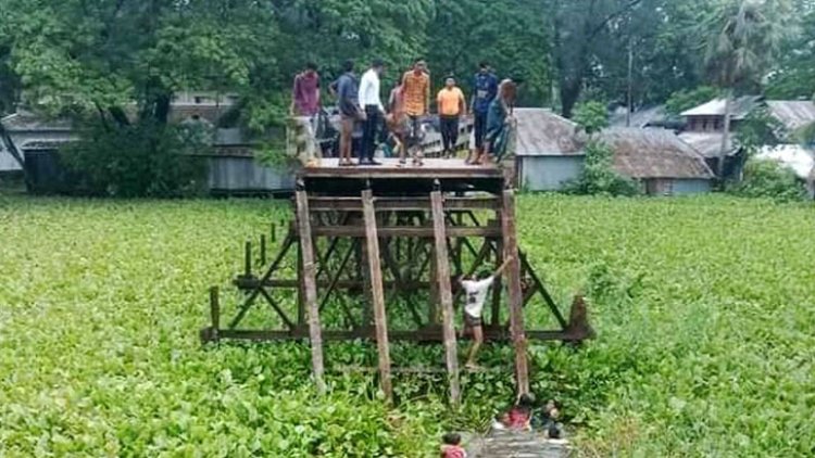 বরগুনায় বরযাত্রী নিয়ে সেতু ভেঙে মাইক্রোবাস খালে, নিহত ৯