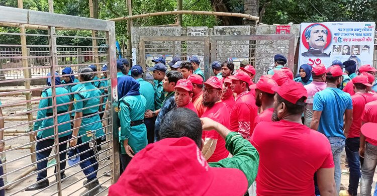 সোহরাওয়ার্দী উদ্যানে আসতে শুরু করেছেন আওয়ামী লীগের নেতাকর্মীরা