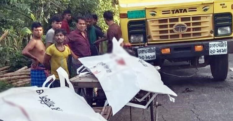 বরিশালে দু’জনকে পিষে মারলো বেপরোয়া গতির ট্রাক