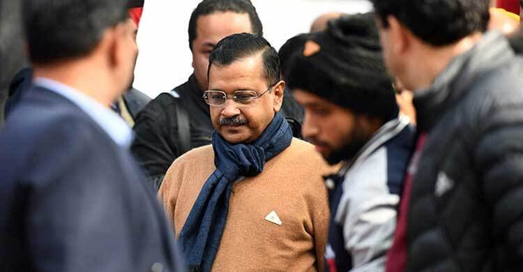 এবার দিল্লির আদালত থেকে গ্রেফতার হলেন কেজরিওয়াল