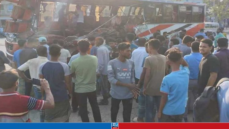 ট্রাকের পেছনে বাসের ধাক্কা, নিহত ২